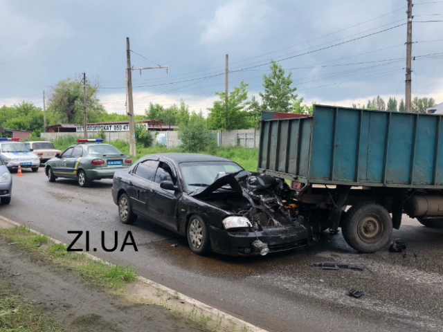 ДТП в Константиновке: Легковой автомобиль KIA врезался в грузовик УАЗ
