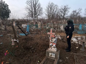 Артобстрел в Константиновке: повреждены жилые дома, электросети и местное кладбище