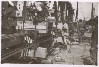 Константиновка. Строительство нового моста в конторе зеркальных заводов 1941-42 гг