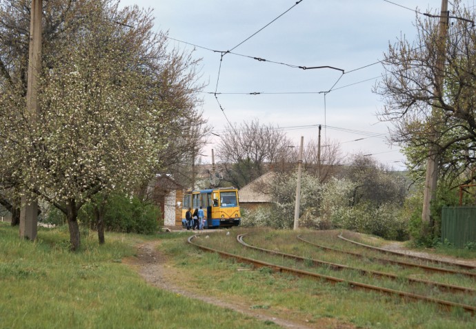 Травневий ранок на Червоному: Трамвай №007 на вулиці Батумській