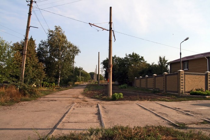 Трамвайна лінія на Червоному Жовтні: Перехрестя вулиць Лівобережної та Героїв Праці (вересень 2011)