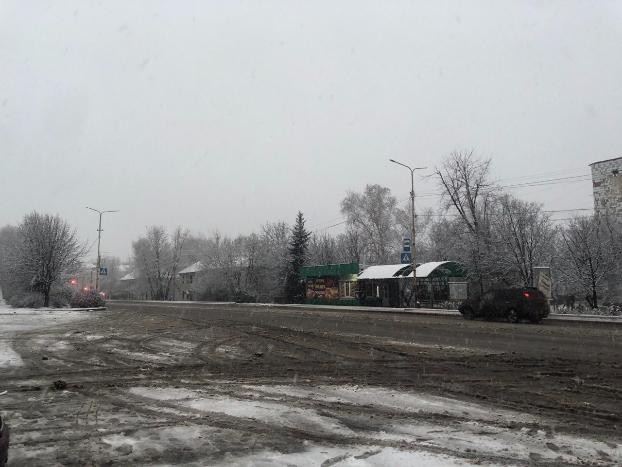 В Константиновке выпал первый снег: Коммунальщики в полной готовности