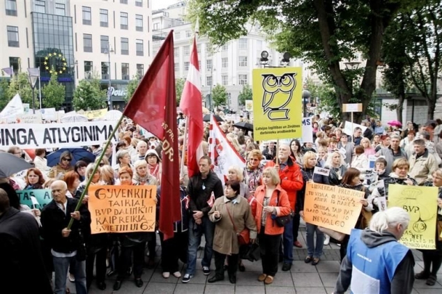 В Литве тысячи учителей объявили забастовку