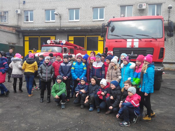 Константиновские спасатели пригласили детей в пожарную часть