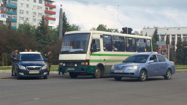 В Константиновке столкнулись пассажирский автобус и легковушка