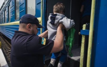 На Донетчине эвакуировать детей будут из населенных пунктов в 10 км от фронта