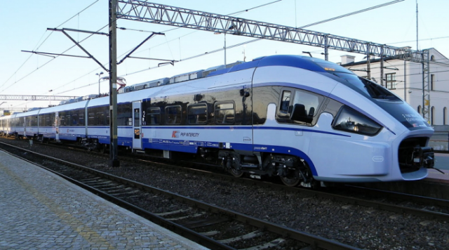 
В Польше снова продлили бесплатный проезд в поездах для украинцев: детали

