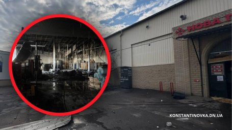 Российский дрон повредил отделение Новой почты в Славянске: компания компенсирует стоимость уничтоженных отправлений