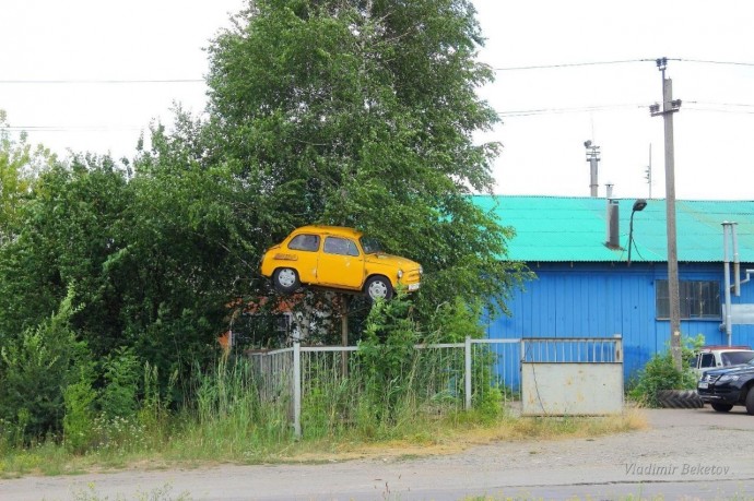 Знаменитый Константиновский жёлтый запорожец