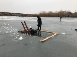 Водолазы ГСЧС заменили аварийную задвижку на дамбе в с. Предтечино