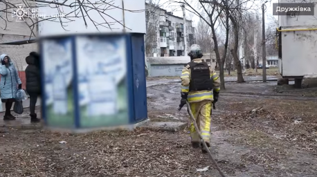 Спасатели Донбасса доставляют воду жителям без централизованного водоснабжения