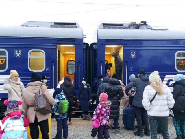 Список эвакуационных поездов на 26 марта из Краматорска и Лозовой.