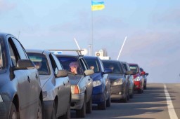 На пункте пропуска "Марьинка" образовались очереди из 480 автомобилей