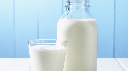 На 1 литр молока у украинских переработчиков уходит почти четыре литра воды - исследование