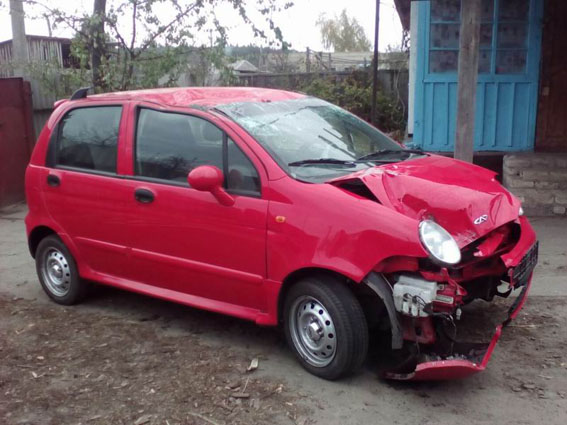 Житель Константиновки разбил угнанный автомобиль и уснул у магазина