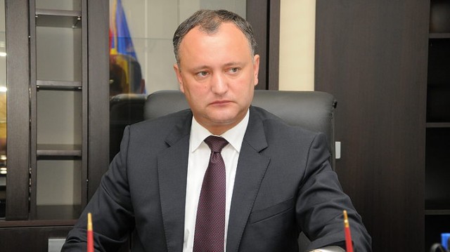 Додон побеждает на президентских выборах в Молдове