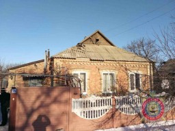 В Константиновке неизвестные взрывом повредили крышу частного дома (ФОТО)