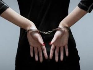 В Константиновке задержана местная жительница за совершение грабежа
