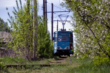 ​Трамвай у &laquo;зеленому тунелі&raquo;: Вагон №002 на вулиці Піщаній