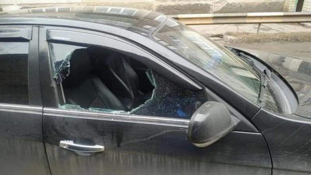 В Константиновке разбили окно машины и вытащили сумку. Фото