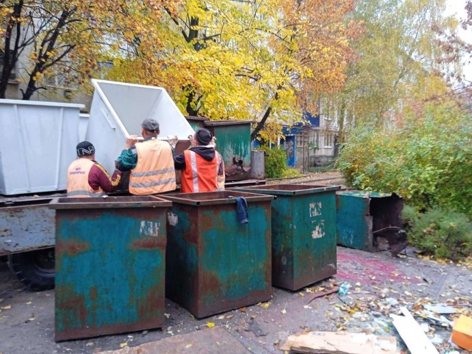 Константиновская громада получила новые контейнеры для мусора