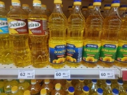 В украинских магазинах продолжит дорожать подсолнечное масло - экономист