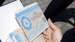 В Украине у 20% чиновников поддельные дипломы – эксперт