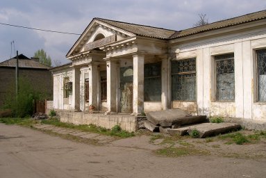 Архітектурна спадщина &laquo;Металурга&raquo;: Продовольчий магазин на Трудовій (травень 2009)