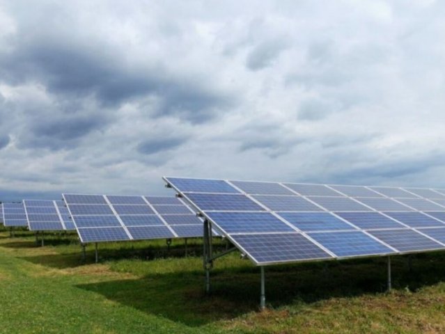 Зеленский рассказал о сокращении «зеленых» тарифов для солнечных и ветровых станций