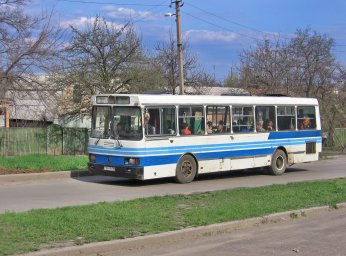 Весняний рейс вулицею Громова: Автобус ЛАЗ-52523 на маршруті &laquo;Урожай&raquo;