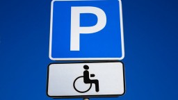 В Украине ввели наказания за парковку на местах для инвалидов