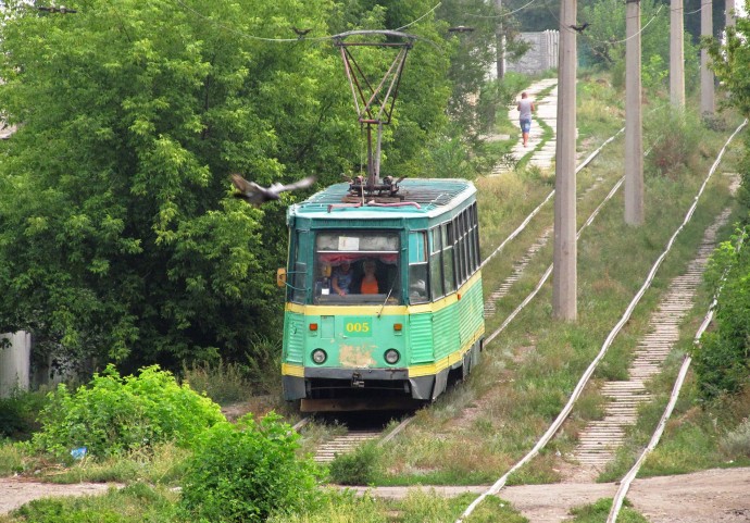 Весняний рейс вулицею Краснодарською: Трамвай №004 прямує приватним сектором (нині &mdash; вулиця Холодноярська)