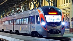 Поезд «Интерсити» Константиновка-Киев протаранил автомобиль