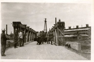 Константиновка. Новый мост к конторе зеркальных заводов - 1942 год