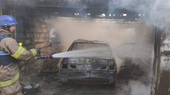 Возгорание гаража и хлебного поля в Константиновке