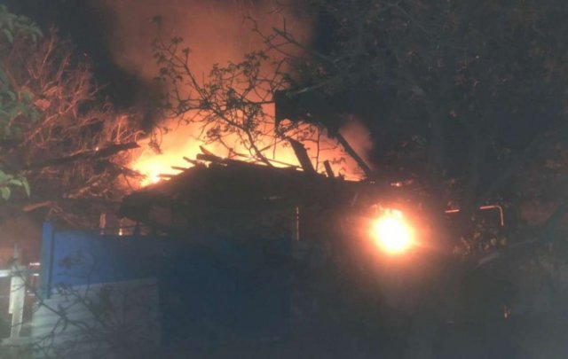 
        В Константиновке после обстрела ночью горел частный дом