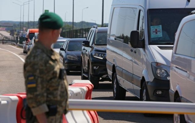 
Новое правило для мужчин. Военнообязанные не смогут свободно ездить по Украине без разрешения
