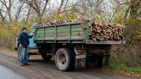 Украинцы на прифронтовых территориях получат деньги на покупку дров и угля: детали