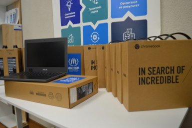 Громады Донецкой области получили ноутбуки для школьников