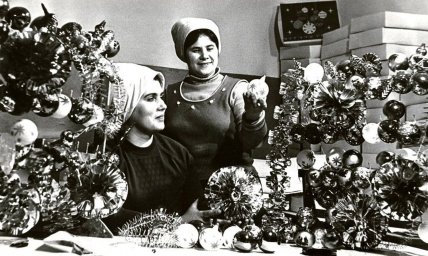 Стеклянное чудо Константиновки: история елочных игрушек города и судьба музейной коллекции во время войны