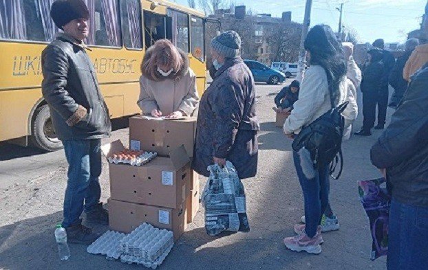 
В Константиновке сегодня продолжат раздавать гуманитарную помощь всем желающим

