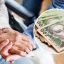 Украинцы могут получать выплаты по уходу за пенсионерами: как это сделать