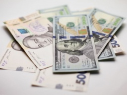 НБУ установил официальный курс на уровне 23,86 гривны за доллар