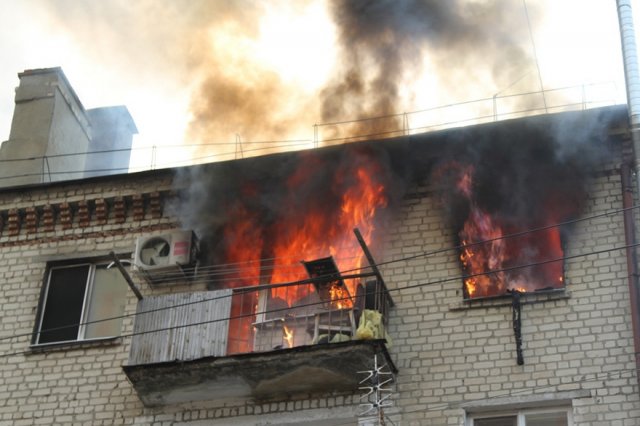 В результате пожара житель Константиновки попал в больницу с ожогом дыхательных путей III - IV степени