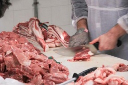 Украинское население нищает, потребление мяса падает - экономист