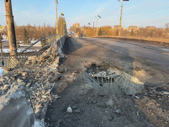 Сегодня в Константиновке авиаударом повреждён один из путепроводов (ФОТО)