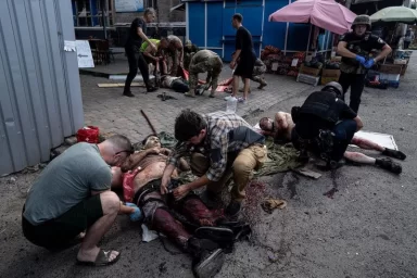 Шесть раненых в Константиновке находятся в крайне тяжелом состоянии, предстоят сложные операции.