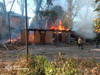 Спасатели Константиновки попали под повторный обстрел во время тушения пожаров