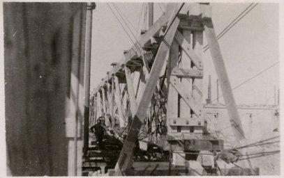 Строительство нового моста в конторе зеркальных заводов 1941-42