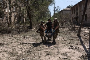 Троє цивільних поранено в Костянтинівці внаслідок удару ФАБ-250 — допомогу надали поліцейські парамедики